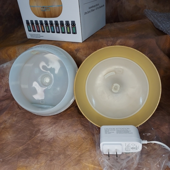 Pure Daily Care Aromatherapy Diffuser Woodgrain LED Light with 10 Essential Oils - Picture 5 of 13